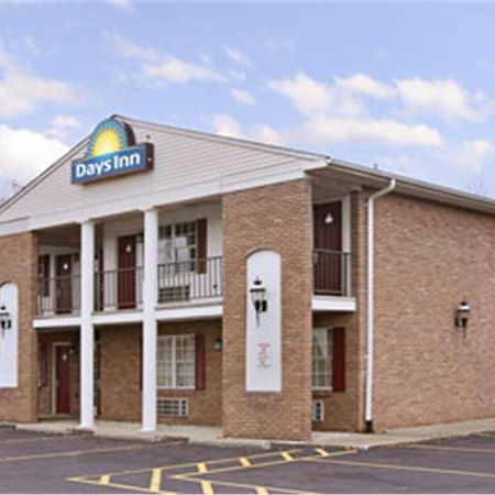 Days Inn Macedonia Екстериор снимка
