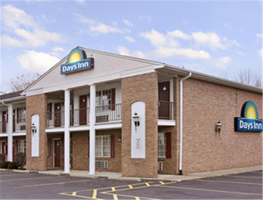 Days Inn Macedonia Екстериор снимка